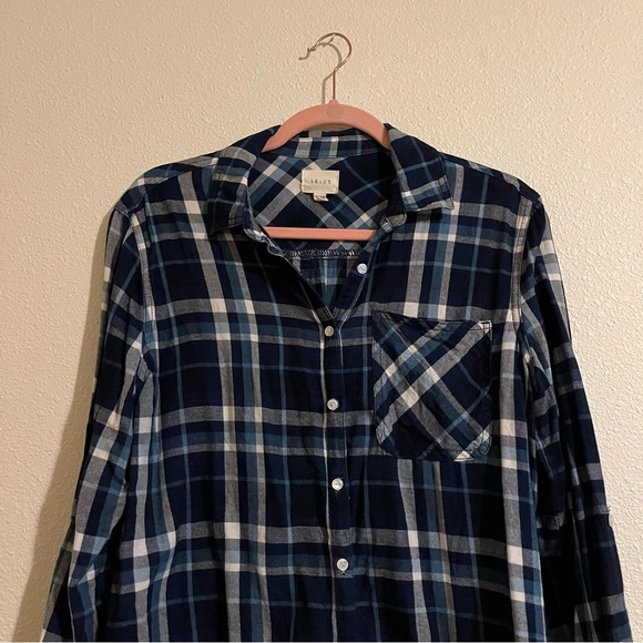id : 23 Women’s Blue Plaid Flannel Button Up Cover Up Cardigan Size Medium - Picture 2 of 11